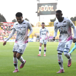 El partido entre Fortaleza y Tolima, correspondiente a la fase de cuadrangulares finales de la Liga colombiana, se jugará el este martes en Bogotá. Este encuentro marca el inicio de esta etapa crucial del torneo, tras la finalización de la fase 'Todos contra todos'.Foto DIMAYOR