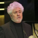 El cineasta español recibió el premio Jean Renoir por sus logros y contribuciones al séptimo arte.