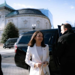 La líder de Venezuela, María Corina Machado llega a la Casa Blanca para un encuentro con el Presidente de los Estados Unidos, Donald Trump (@potus).