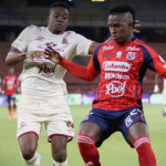 El partido entre Independiente Medellín y Deportes Tolima finalizó en empate 2-2 en el Estadio Atanasio Girardot. José Ortiz abrió el marcador para el local, pero Adrián Parra igualó para Tolima con un doblete.