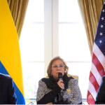 Ministra de Relaciones Exteriores, Rosa Yolanda Villavicencio Mapy, entregó declaraciones a medios de comunicación en Washington.Previa a la reunión Petro - Trump en Washington. Foto cortesía Cancillería.