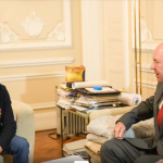 El posible reemplazo de John McNamara sería Jarahn Hillsman, actual jefe adjunto de Misión en la Embajada de los Estados Unidos en Bogotá.