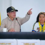 El presidente de Colombia, Gustavo Petro, aseguró este martes que escapó de un intento de asesinato cuando volaba en un helicóptero, tras meses de advertencias sobre un supuesto plan de narcotraficantes para matarlo. Foto Presidencia