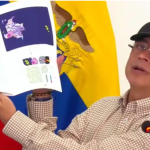 Petro presentó su diseño del nuevo pasaporte colombiano