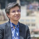 Claudia López se refirió a Paloma Valencia durante una entrevista en el programa ‘Tarde, pero llego’ de La FM, donde respondió a una pregunta sobre la candidata del uribismo en el contexto de las consultas presidenciales del 8 de marzo y la carrera hacia 2026.