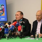 Al término de la sesión de la Comisión de Concertación, el ministro de Trabajo, Antonio Sanguino, afirmó que en la reunión se evidenció una posición mayoritaria entre empresarios y trabajadores para mantener el incremento del 23,7 % del salario mínimo.