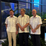 El presidente de la Federación Colombiana de Fútbol, Ramón Jesurun, en compañía del presidente de la FIFA, Gianni Infantino; el presidente de la CONMEBOL, Alejandro Domínguez