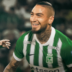 Independiente Santa Fe y Atlético Nacional se pusieron al día en la Liga Colombiana 2026-I. Se disputó en el Estadio El Campín, el compromiso aplazado de la quinta fecha y terminó con triunfo antioqueño por 1-2, gracias al doblete de Alfredo Morelos.@nacionaloficial