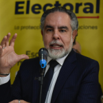 El ministro del Interior, Armando Benedetti, anuncia las medidas de seguridad para la jornada electoral del 8 de marzo.