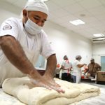 El salario mínimo en Colombia tendrá un nuevo incremento en 2026, pero no se trata de un aumento adicional decretado por el Gobierno, sino del efecto combinado entre el alza salarial de este año y la reducción de la jornada laboral a 42 horas semanales.