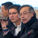 El presidente de Colombia, Gustavo Petro, comunicó hoy que existen 27 cuerpos calcinados como resultado de bombardeos ocurridos en la frontera con Ecuador,