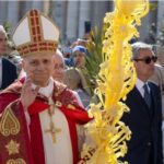 El Papa en la plaza de San Pedro durante la misa del Domingo de Ramos | Crédito: Daniel Ibañez/ EWTN News