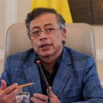 El mandatario cita una reunión, basada en supuestos informes de inteligencia, que genera alerta por posibles interceptaciones a opositores.
