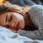 Mantener un horario regular para acostarse podría mejorar la salud del corazón y reducir el riesgo de sufrir problemas cardiovasculares, como infarto o derrame cerebral, mostró un estudio publicado en la revista Science.