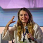 El más reciente sondeo electoral muestra una tendencia al alza para la candidata de la Gran Consulta por Colombia, quien ya alcanzaría el 22.9% en votos totales en la primera vuelta. En una posible segunda vuelta, le ganaría a Iván Cepeda.