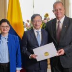 El embajador extraordinario y plenipotenciario de Cuba en Colombia, Carlos de Céspedes, presentó hoy aquí sus Cartas Credenciales ante el presidente de la República, Gustavo Petro.
