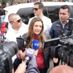 La candidata aseguró que su primera llamada como Presidenta será al presidente Daniel Novoa para “desbloquear de inmediato el comercio” y militarizará la vía al sur para sacar a los violentos que tienen secuestrada la economía del suroccidente.