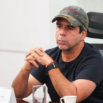 El alcalde de Barranquilla, Alejandro Char, denunció que habría un plan por parte de bandas criminales para atentar contra su vida y la de su familia.