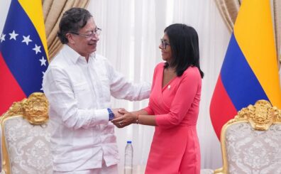 Tras una reunión bilateral, el presidente Gustavo Petro y la líder del régimen venezolano Delcy Rodríguez abordaron temas clave como la seguridad en la frontera, el comercio y la integración energética. Foto Presidencia