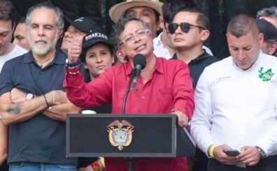 El presidente de Colombia, Gustavo Petro, expresó hoy que una Asamblea Nacional Constituyente es el único camino para garantizar los derechos básicos de la ciudadanía y enfrentar el flagelo de la corrupción.