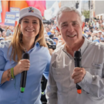 Paloma Valencia y Álvaro Uribe haciendo campaña.