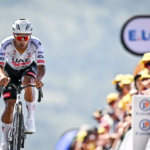 Jhonatan Narváez repitió victoria en el Giro de Italia y ya suma 3 en la edición 2026. El ecuatoriano se impuso en la fracción de 195 kilómetros entre Porcari y Chiavari, que comprendió tres premios de montaña, de los cuales dos fueron de tercera categoría y uno de segunda.