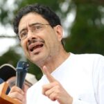 El senador y candidato del Pacto Histórico, Iván Cepeda, le respondió al expresidente Álvaro Uribe su pronunciamiento en el que calificó a Cepeda como un “apache solapado escondido en el eslogan de la paz”.