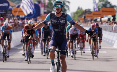 El belga Alec Segaert (Bahrain Victorious) ha sido el vencedor de la duodécima etapa del Giro de Italia disputada entre Imperia y Novi Ligure, de 175 km, en la que ha mantenido la maglia rosa de líder su compañero de equipo portugués Afonso Eulalio.