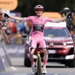 El danés Jonas Vingegaard (Visma Lease a Bike) firmó hoy una victoria de autoridad en la decimosexta etapa del Giro de Italia, disputada entre Bellinzona y Carí sobre 113 kilómetros, y dejó la carrera prácticamente decidida.