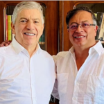 El expresidente y director del Partido Liberal, César Gaviria, y el mandatario Gustavo Petro. Foto Partido Liberal