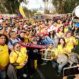 El candidato presidencial del Pacto Histórico y la Alianza por la Vida, Iván Cepeda Castro, junto a su fórmula vicepresidencial, Aida Quilcué, se sumaron a la fiesta del fútbol al recibir el respaldo de 32 barras y 18 colectivos de diversos equipos del fútbol profesional colombiano.