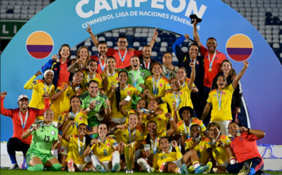 La Selección Colombia Femenina logró una victoria 4-3 ante Paraguay en la última fecha de la CONMEBOL Liga de Naciones Femenina y se coronó campeón del certamen.