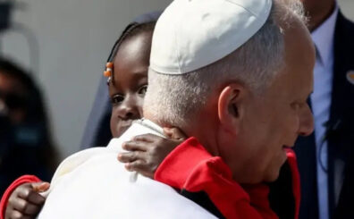 Todos de algún modo somos migrantes, pronunció el Papa Leon XIV en el centro de acogida “Las Raíces” de Tenerife, Islas Canarias, con un mensaje poderoso de solidaridad.