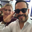Abelardo de la Espriella junto a su esposa al Colegio Bilingüe de Santa Marta.
