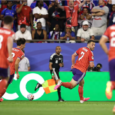 John McGinn (segundo por la derecha), número 7 de Escocia.