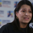 La senadora Paola Holguín presentó oficialmente su renuncia al Congreso de la República y también al partido Centro Democrático, luego de haber tenido algunas diferencias internas con la propia colectividad.