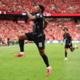 La victoria de Canadá, la primera en su historia en la Copa Mundial, fue de menor a mayor, con un juego asociado fluido y un gran despliegue de principio a fin. Catar, que sufrió mucha la intensidad canadiense, terminó con 9 jugadores por dos expulsiones.