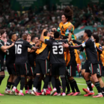Luis Romo #7 (parcialmente visible) de México celebra con sus compañeros tras anotar el primer gol de su equipo durante el partido del Grupo A de la Copa Mundial de la FIFA 2026 entre México y Corea del Sur en el Estadio Guadalajara el 18 de junio de 2026 en Guadalajara, México. (Foto de Luke Hales/Getty Images)
