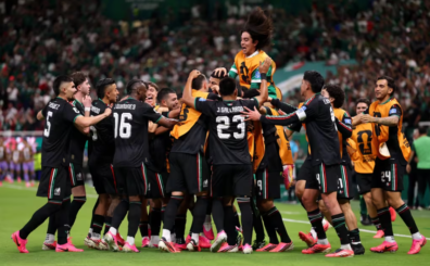 Luis Romo #7 (parcialmente visible) de México celebra con sus compañeros tras anotar el primer gol de su equipo durante el partido del Grupo A de la Copa Mundial de la FIFA 2026 entre México y Corea del Sur en el Estadio Guadalajara el 18 de junio de 2026 en Guadalajara, México. (Foto de Luke Hales/Getty Images)