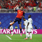 Atlanta, Georgia - 21 de junio: Mikel Oyarzabal #21 de España celebra el tercer gol de su equipo durante el partido del Grupo H de la Copa Mundial de la FIFA 2026 entre España y Arabia Saudita en el Estadio de Atlanta el 21 de junio de 2026 en Atlanta, Georgia. (Foto de Patrick Smith - FIFA/FIFA vía Getty Images)