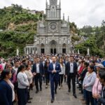 El presidente electo de Colombia, Abelardo de la Espriella, estuvo este sábado en Ipiales (Nariño) y desde allí se dirigió al Santuario de Las Lajas para cumplir una promesa a la virgen del Rosario.esía Pagina10