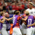 Arlington, Texas - 30 DE junio: Antonio Nusa #20 de Noruega celebra con sus compañeros tras marcar el primer gol de su equipo durante el partido de dieciseisavos de final de la Copa Mundial de la FIFA 2026 entre Costa de Marfil y Noruega en el Estadio Dallas el 30 de junio de 2026 en Arlington, Texas. (Foto de Michael Regan - FIFA/FIFA vía Getty Images)