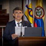 El director de Medicina Legal, Ariel Cortés, reportó que durante lo corrido del Gobierno del presidente Gustavo Petro se tiene un registro de 65 menores muertos en bombardeos cometidas en medio de operaciones militares.