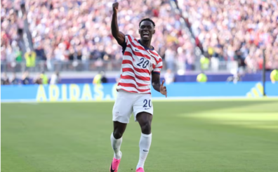 Santa Clara, California - 1 DE julio: Folarin Balogun #20 de Estados Unidos celebra el primer gol de su equipo durante el partido de dieciseisavos de final de la Copa Mundial de la FIFA 2026 entre Estados Unidos y Bosnia y Herzegovina en el Estadio del Área de la Bahía de San Francisco el 1 de julio de 2026 en Santa Clara, California. (Foto de Jamie Squire/Getty Images)