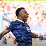 El excelente momento de forma de Kylian Mbappé sigue y con ello los galos consiguieron una trabajada victoria sobre Paraguay en los octavos de final. (Foto de Buda Mendes/Getty Images)