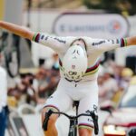 Tadej Pogacar volvió a dar una exhibición en el Tour de Francia y se quedó con la etapa 6. El esloveno cruzó la meta en solitario y volvió a vestirse de líder de la clasificación general. Por su parte, Egan Bernal tuvo una buena carrera y ascendió 15 casillas en la tabla.