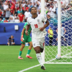 Miami Gardens, Florida - 11 DE julio: Jude Bellingham, número 10 de Inglaterra, celebra el segundo gol de su equipo durante el partido de cuartos de final de la Copa Mundial de la FIFA 2026 entre Noruega e Inglaterra en el Miami Stadium el 11 de julio de 2026 en Miami Gardens, Florida. (Foto de Richard Pelham/Getty Images)