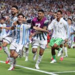 Un gran gol de Julián Álvarez y otro de Lautaro Martínez a poco del final sellaron el pase de la Albiceleste, que viajará a Atlanta para enfrentar el miércoles a Inglaterra por un lugar en la final.