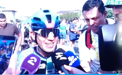 El corredor huilense, Harold Tejada, quedó segundo en la decimotercera etapa del Tour de Francia 2026, superado por el suizo Mauro Schmid, del Jayco Alula, quien se quedó con la victoria en un photo finish tras un sprint en la línea de meta.