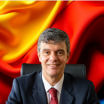 El filósofo Enrique Serrano López será uno de los asesores presidenciales del mandatario electo Abelardo de la Espriella